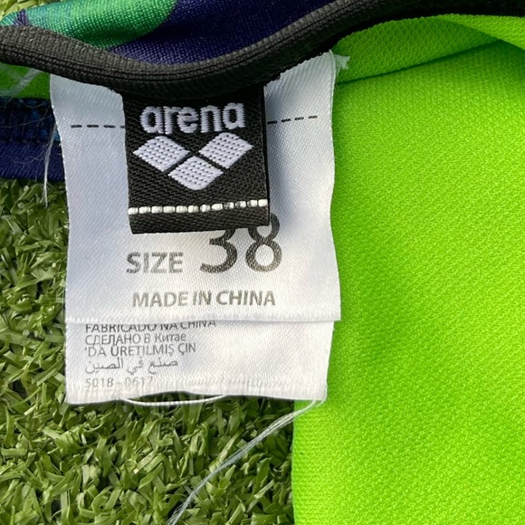Arena Size 38 Women’s Challenge Back Preowned gently used swim meet pool summer - Picture 3 of 5